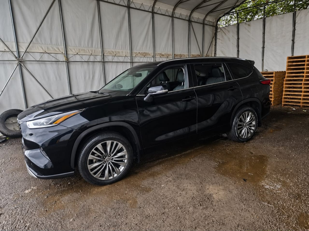 2022 Toyota Highlander Platinum side view